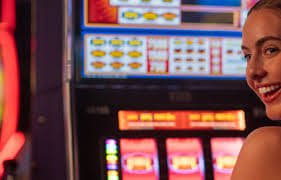 98wwin ကာစီနို Mobile APP ဖြင့် Myanmar ကစားသမား Live Baccarat ကစားနေပုံ